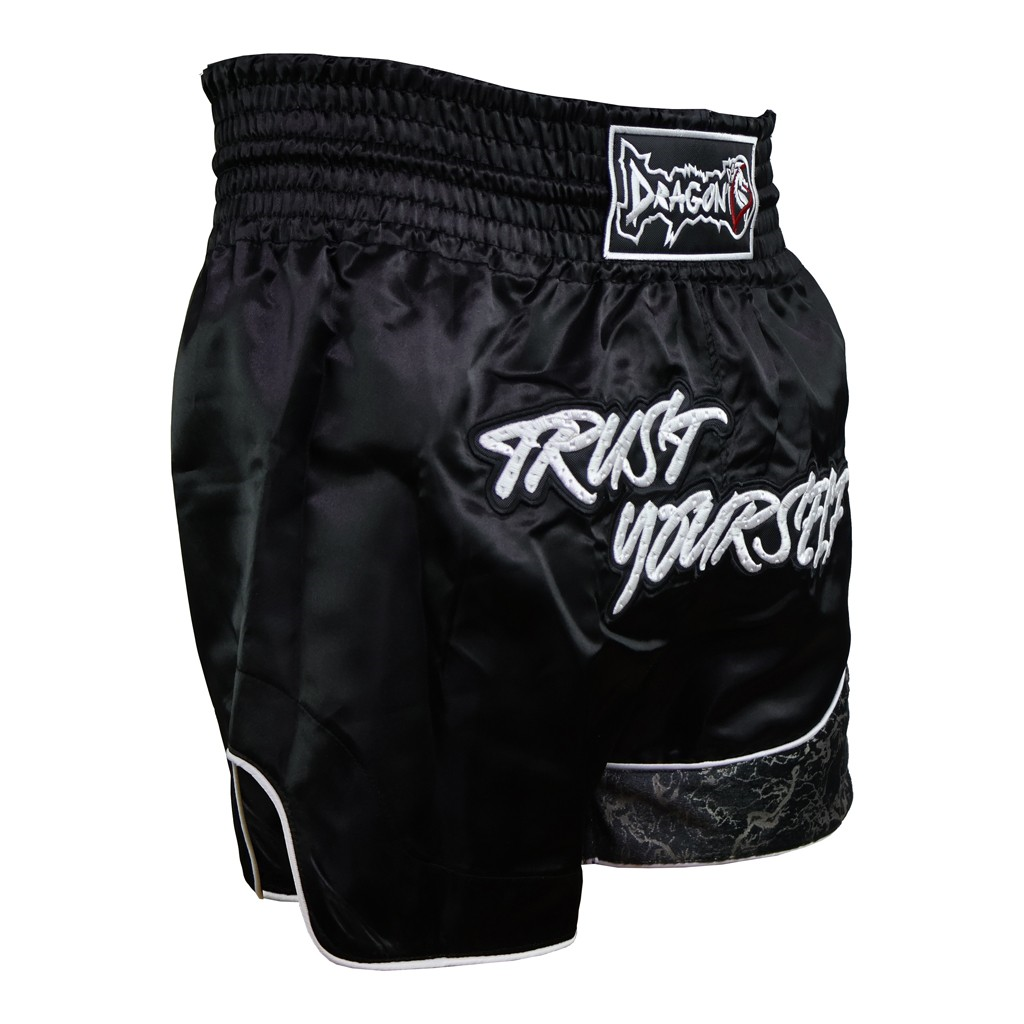 DragonDo MT3408 Trust Yourself Schwarze Muay Thai Kickbox-Shorts