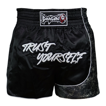 DragonDo MT3408 Trust Yourself Schwarze Muay Thai Kickbox-Shorts