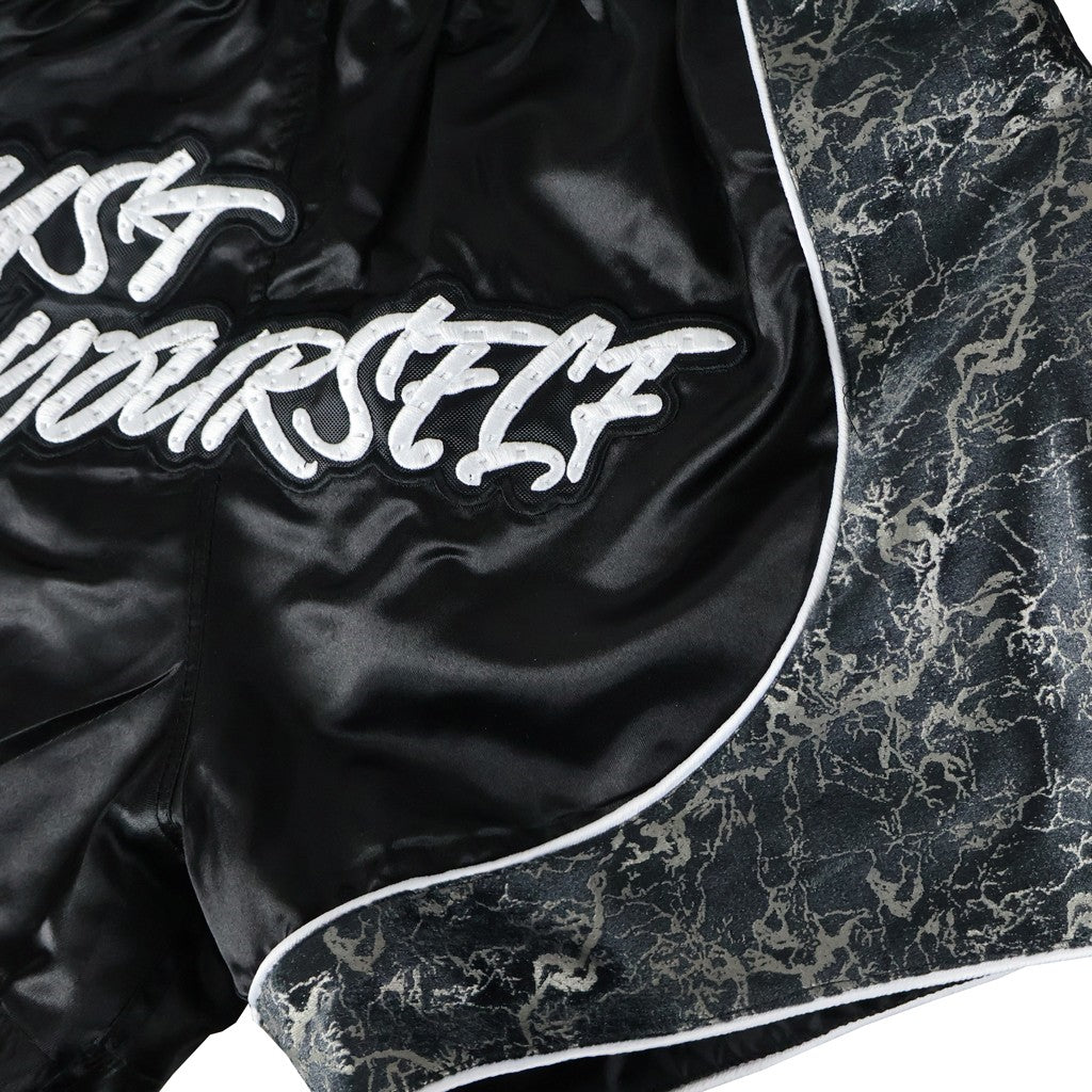 DragonDo MT3408 Trust Yourself Schwarze Muay Thai Kickbox-Shorts