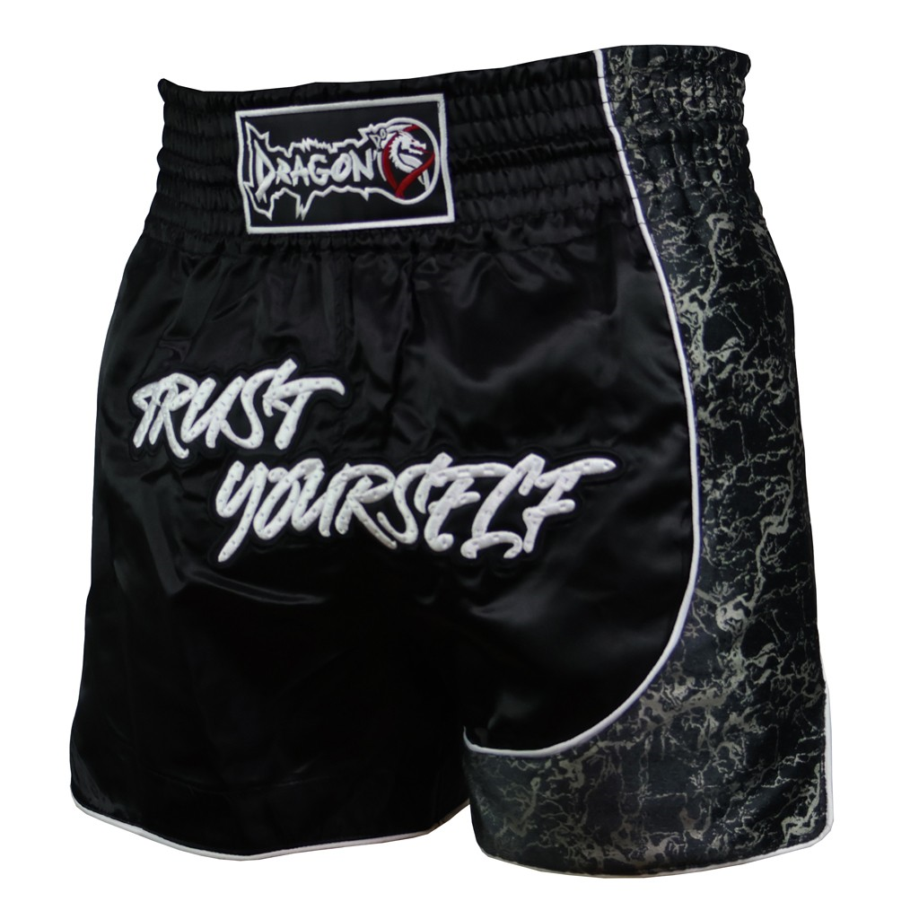DragonDo MT3408 Trust Yourself Schwarze Muay Thai Kickbox-Shorts