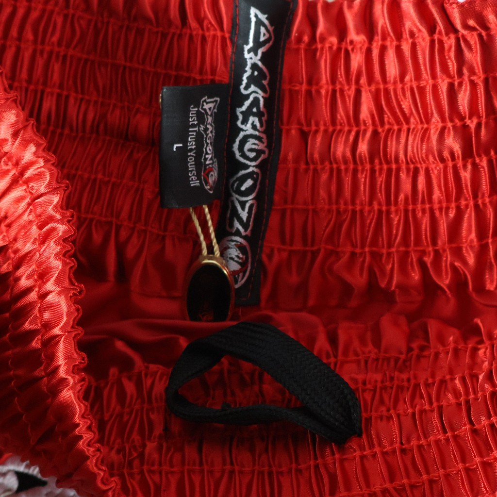 DragonDo MT3409 Trust Yourself Rot Muay Thai Kickbox Shorts – für Training und Wettkampf