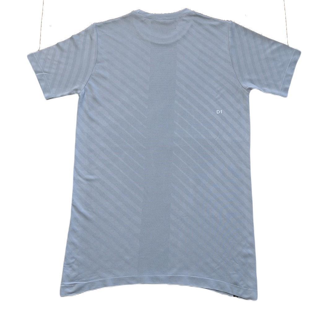 Kurzärmeliges Thermoshirt, grau.